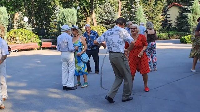 ЗАМАНИЛА, СОБЛАЗНИЛА, РАЗДРАЗНИЛА... 💔ТАНЦЬІ В ПАРКЕ Г смотреть онлайн