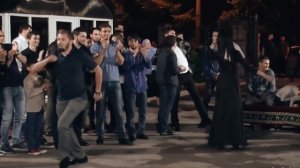 ЛОВЗАР ! Чеченец четко танцует лезгинку. Удивительное