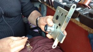 Как правильно вставить секретку в кнопочный замок  ШО 25.