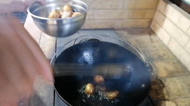 Цыплёнок табака с картошкой в казане. смотреть онлайн