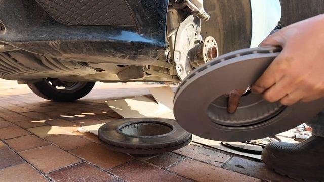 Замена передних тормозов. Mercedes С180 w205. Какие особеннос? смотреть онлайн