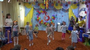 танец девочек "Сделаем селфи"