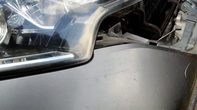 Приподнял провисающей бампер у Nissan Note e-power e-12 смотреть онлайн