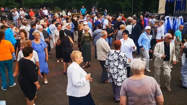 Пусть Льётся Музыка! смотреть онлайн