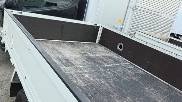 Авторынок Уссурийска низкие цены и много грузовиков и