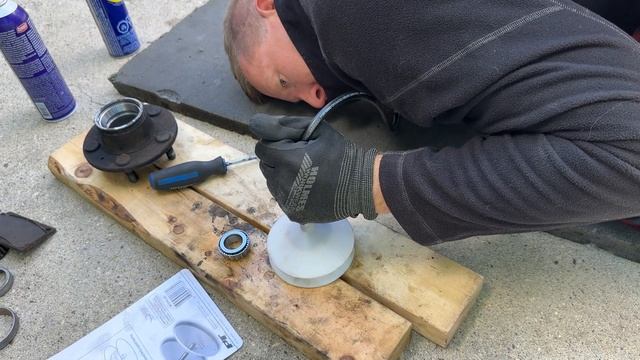 Volvo 240 замена передних тормозов и ступичный подшипник смотреть онлайн