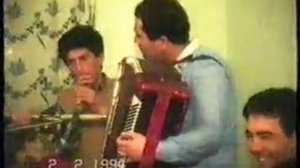 Азамат Отажонов куйлайди