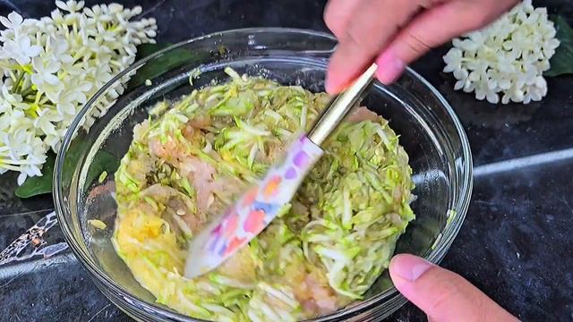 ВЗБИВАЙТЕ КАБАЧКИ С КЕФИРОМ ВКУСНЕЕ в ЖИЗНИ НЕ ЕЛА!МЕН смотреть онлайн