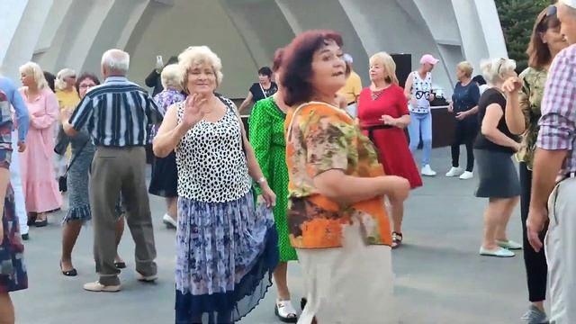 БУДУ Я САДОВНИКОМ В САДУ ЛЮБВИ! ТАНЦЫ ХАРЬКОВ УКРАИНА ?