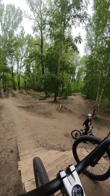 Интересно, а можно еще выше выпрыгнуть? 🤔 #shorts #mtb