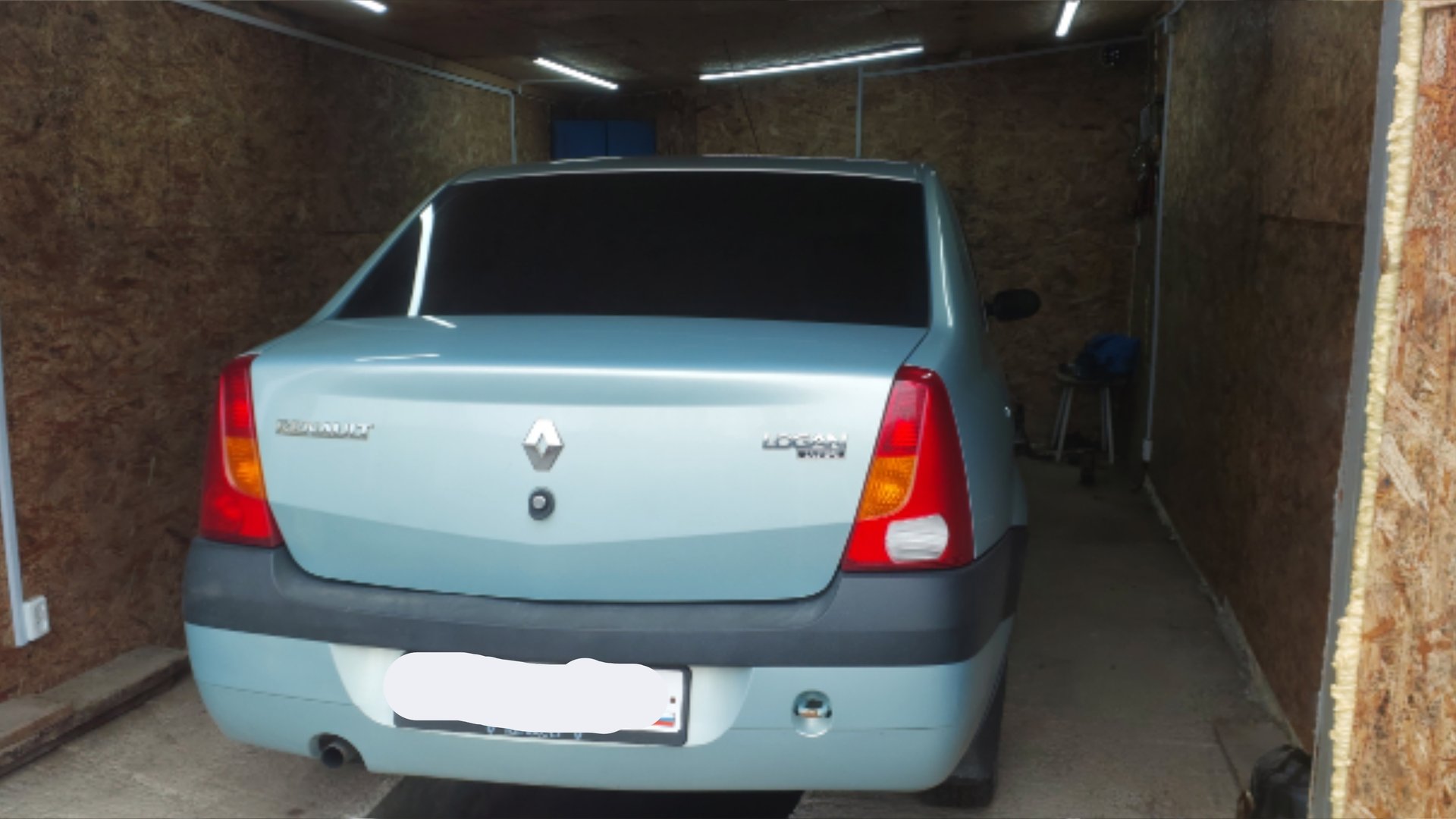 Будни в гараже. Замена рулевых тяг и наконечников и шаровой опоры на Рено логан. смотреть онлайн