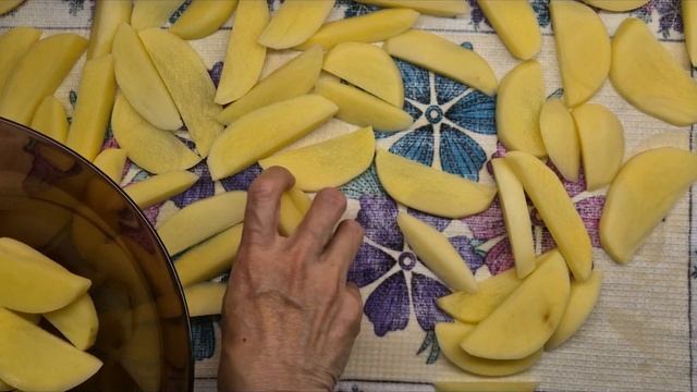 Картофель по-деревенски. Дүкеннең чипсы сатып алмаймы