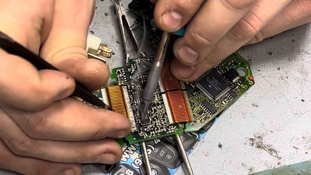 Отремонтировали замок зажигания Mercedes W210 W208 часть 2