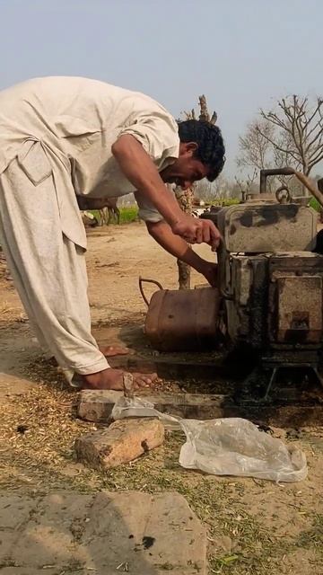 Запуск неработающего старого дизельного двигателя Pete смотреть онлайн