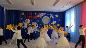 танец " Трава у дома" ко дню космонавтики.