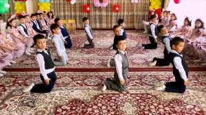 Красивый танец мальчиков для мам. Детский сад 99