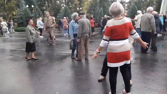 Заманила соблазнила раздразнила!!!💃🌹Танцы в парке Г? смотреть онлайн