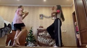 Танец под песню Вики Шоу  "Девочка не плачь"