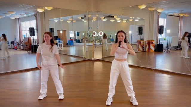 Простые движения под песню в хип-хоп стиле. Базовые дв?