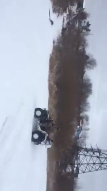 Дрифт на квадрике! Это весело! Супер развороты квадроцикла на льду. смотреть онлайн