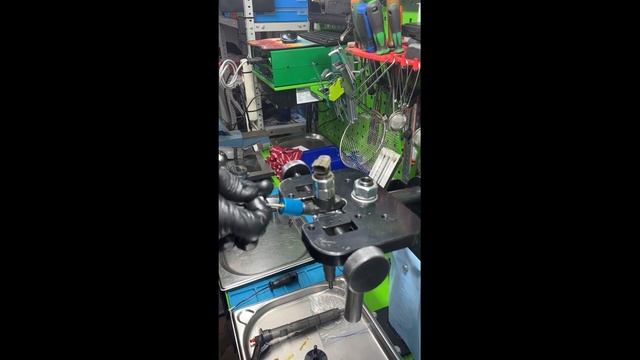 Denso форсунки. Замена щелевых фильтров. CR 50245 смотреть онлайн