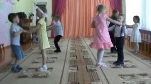 ТАНЕЦ ВЫПУСКНИКОВ С МАЛЫШАМИ