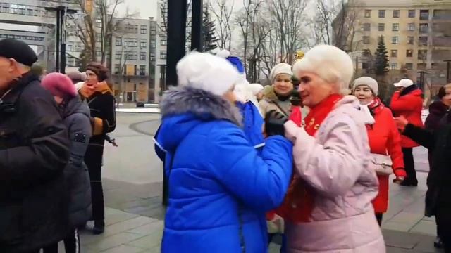 А БЕЛАЯ ЗИМА НАЧАЛАСЬ ВНЕЗАПНО, ВЫШЛА И МЕТЕТ!!!ХАРЬКОВ смотреть онлайн