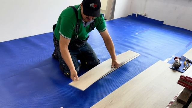 Укладка кварцвинила AquaFloor #кварцвиниловаяплитка #ремо