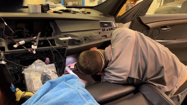 Установка магнитолы Teyes Lux One на BMW 5-Series Gran Turismo F07 2010-2017 смотреть онлайн