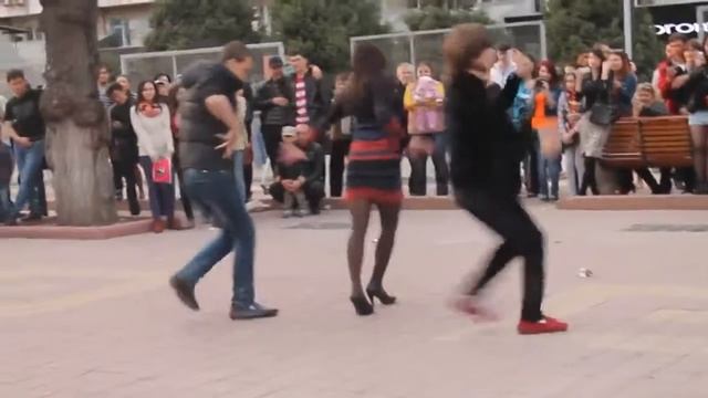 Русская девушка танцует лезгинку 2014