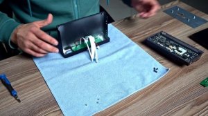 Как в магнитоле TEYES отделить экран от процессора???