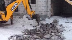 Разработка мерзлого грунта гидромолотом ч.1