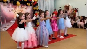 Танец "Модница" ("Я такая в маму...")