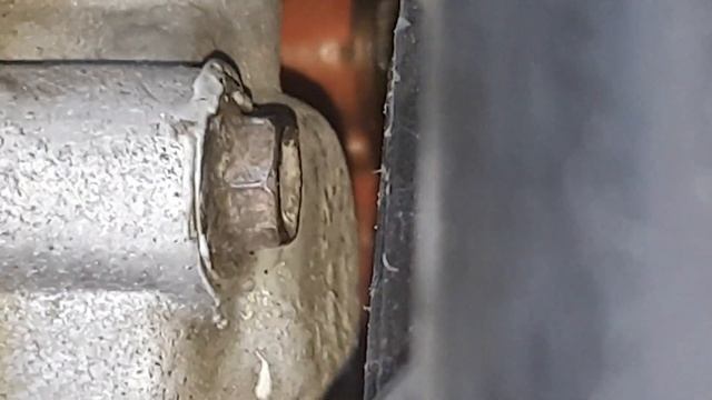 ваз 2114 сгорает предохранитель на бензонасос ,решение ?