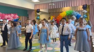 «Больше Не малыши» танец на выпускном