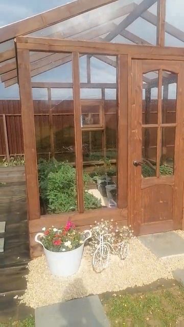 Деревянная теплица #ландшафтный_дизайн #теплица #greenhous смотреть онлайн
