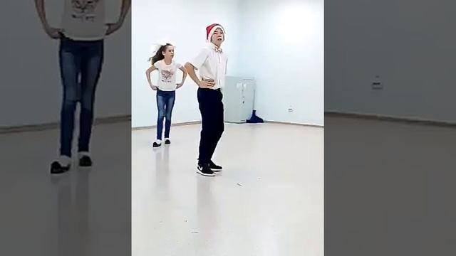 Пацан жжёт на дискаче !!, смотреть онлайн