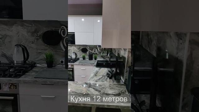 Трехкомнатная комнатная квартира, Псков, улица Крестки, 7