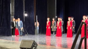 Первый состав ГТТК «Ойраты» танцует на сцене спустя 35