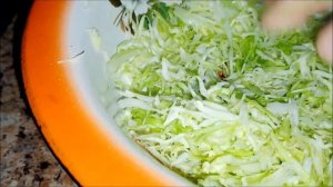 САЛАТ ИЗ МОЛОДОЙ КАПУСТЫ С ЧЕСНОКОМ
