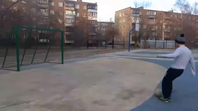 ВЗОРВАЛИ ФУТБОЛЬНОЕ ПОЛЕ!!!!!!!! смотреть онлайн