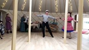 ТАНЕЦ под песню Сукачева Я милого узнаю по походке.