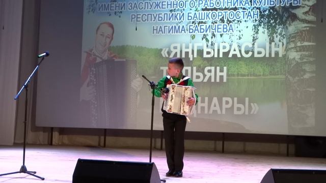 Марийские народные наигрыши в исп. Ивана Петраева. Видео Василия Хайбуллина смотреть онлайн