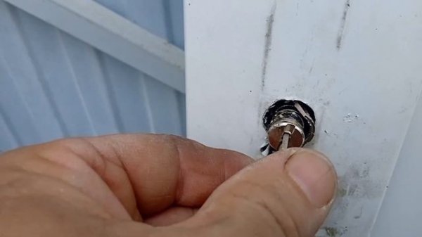 Заклинило личинку замка