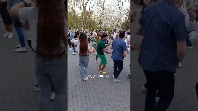 ДАРИТЕ ЖЕНЩИНАМ ЦВЕТЫ 🌹🌹🌹... ТАНЦЫ💃🕺💃🕺💃 ГОМЕЛ?