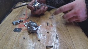 Карбюратр бензопили і Клапан форсунка .