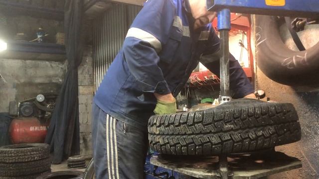 Шины б/у Matador MPS-500 Sibir Ice Van 185/75 R16C 104/102R на ГАЗ Газель длин