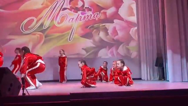 8 Марта. Очень красивый танец для мам. смотреть онлайн