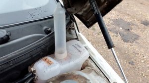 Проверяем прокладку ГБЦ при помощи презерватива.