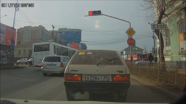 бешеный автобус. Астрахань! смотреть онлайн
